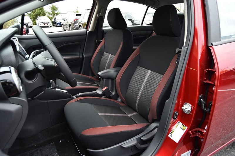 Nissan Versa Vehicle Full-screen Gallery Image 18