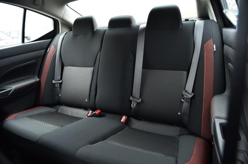 Nissan Versa Vehicle Full-screen Gallery Image 20