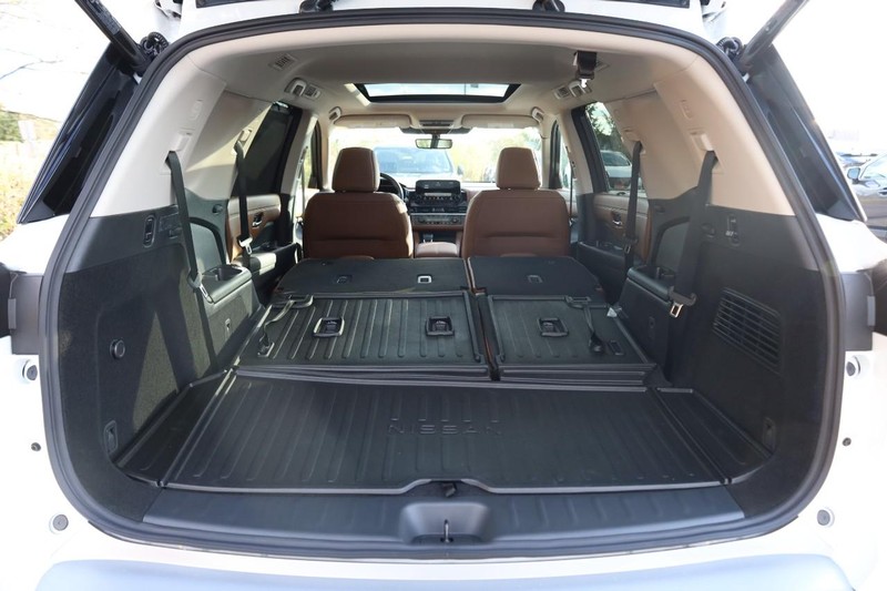 Nissan Pathfinder Vehicle Image 09