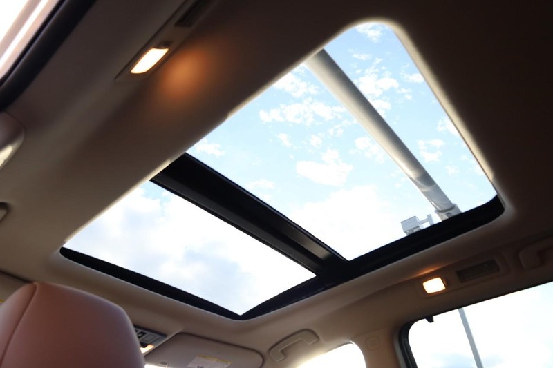 Nissan Pathfinder Vehicle Image 12