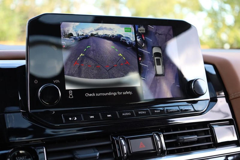 Nissan Pathfinder Vehicle Image 17