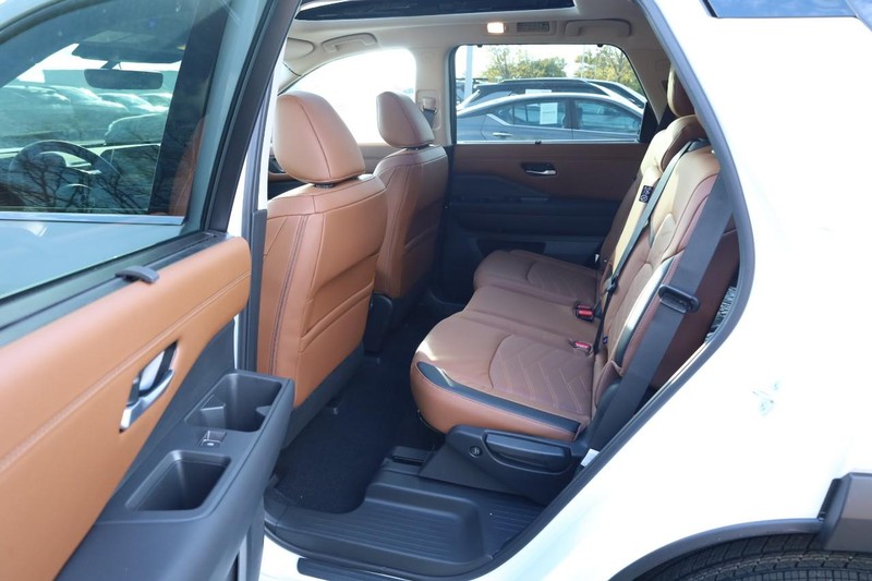 Nissan Pathfinder Vehicle Image 26