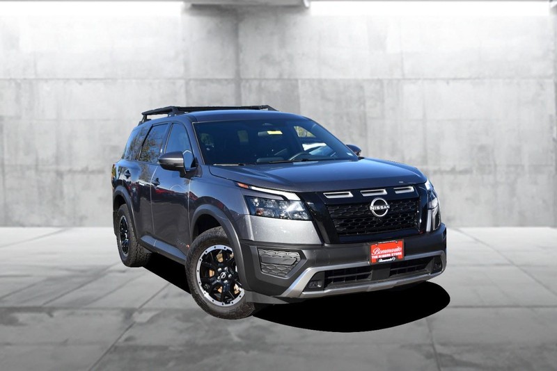 Nissan Pathfinder Vehicle Full-screen Gallery Image 2