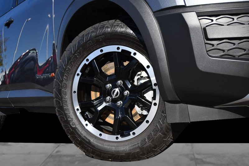 Nissan Pathfinder Vehicle Full-screen Gallery Image 3