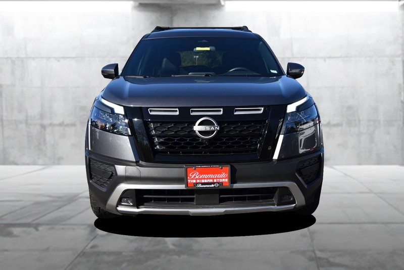 Nissan Pathfinder Vehicle Full-screen Gallery Image 4