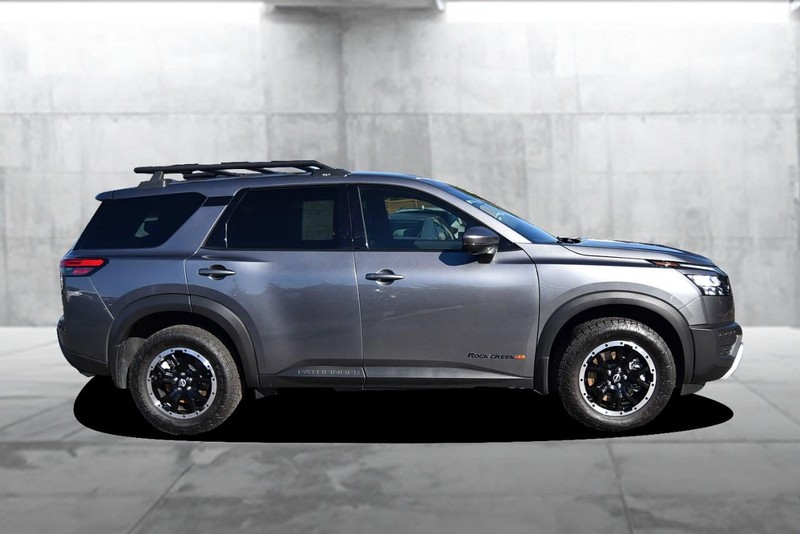 Nissan Pathfinder Vehicle Full-screen Gallery Image 5