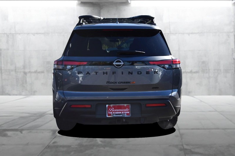 Nissan Pathfinder Vehicle Full-screen Gallery Image 6