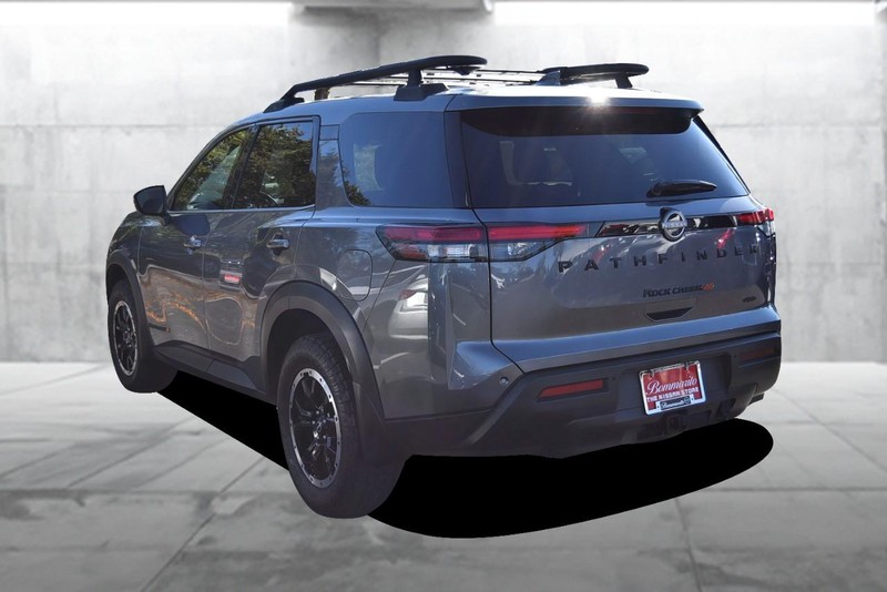 Nissan Pathfinder Vehicle Full-screen Gallery Image 7