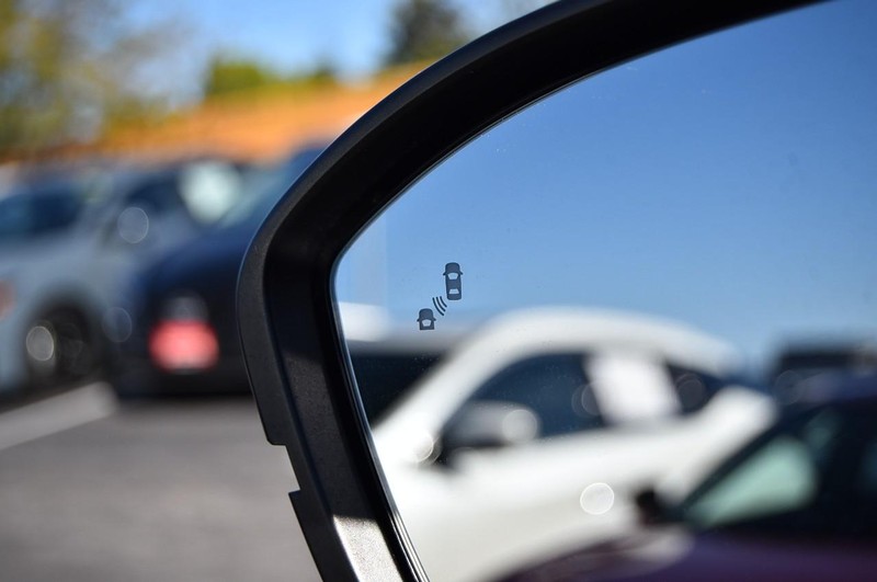 Nissan Pathfinder Vehicle Full-screen Gallery Image 10