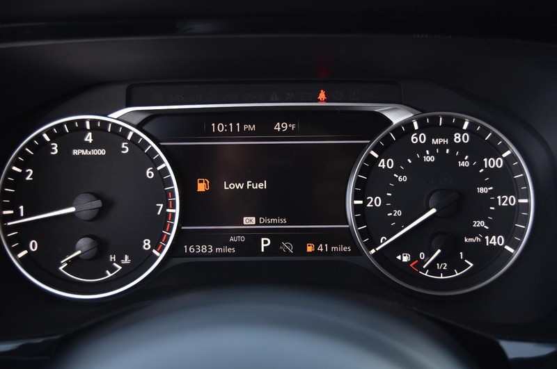 Nissan Pathfinder Vehicle Full-screen Gallery Image 12