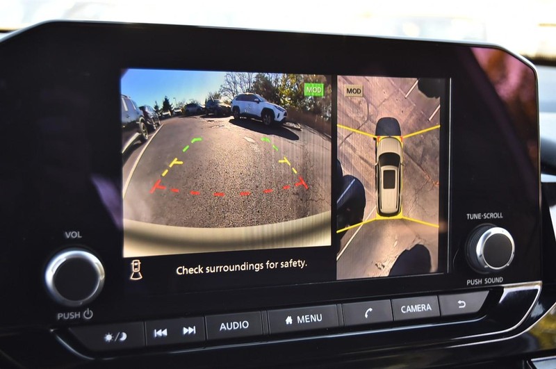 Nissan Pathfinder Vehicle Full-screen Gallery Image 13