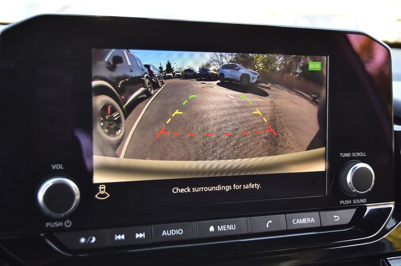 Nissan Pathfinder Vehicle Full-screen Gallery Image 15