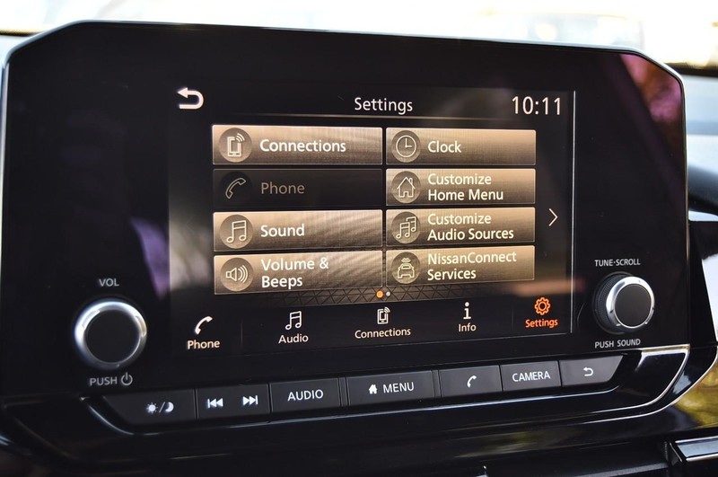 Nissan Pathfinder Vehicle Full-screen Gallery Image 16