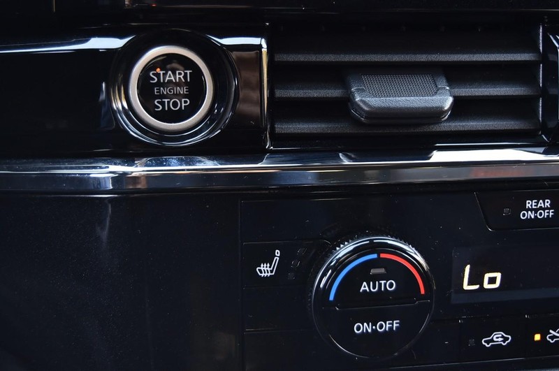 Nissan Pathfinder Vehicle Full-screen Gallery Image 17