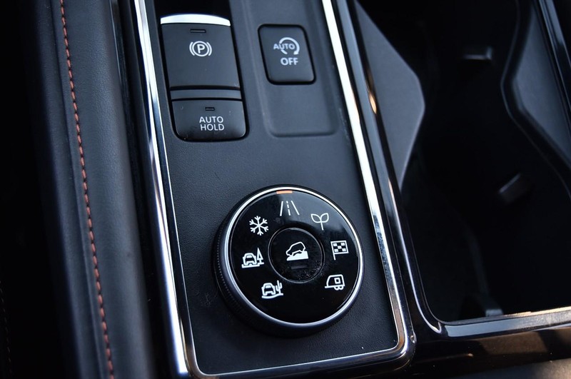 Nissan Pathfinder Vehicle Full-screen Gallery Image 20