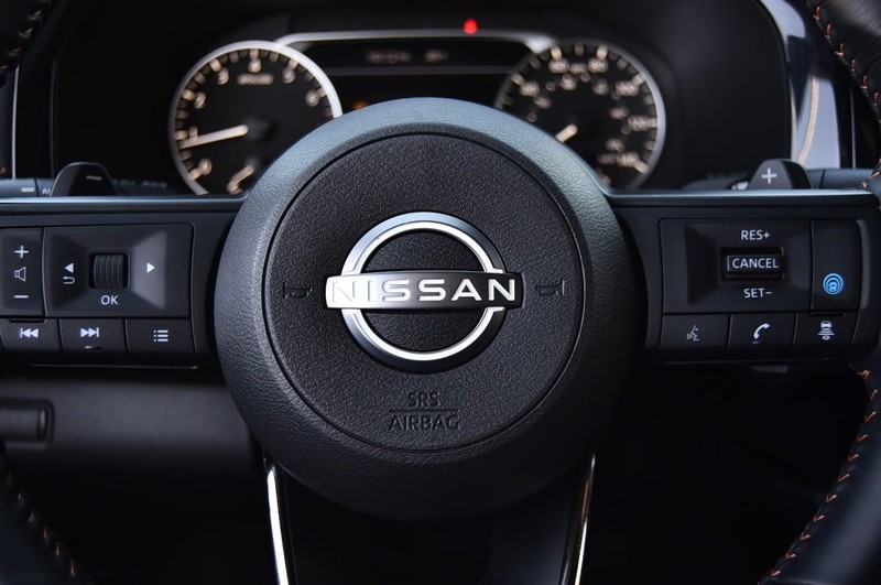 Nissan Pathfinder Vehicle Full-screen Gallery Image 21