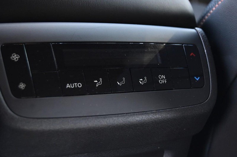 Nissan Pathfinder Vehicle Full-screen Gallery Image 25