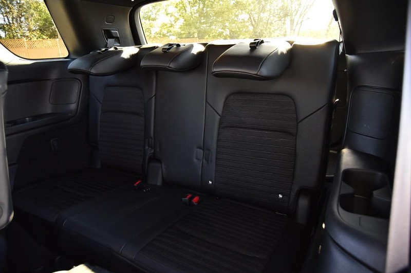 Nissan Pathfinder Vehicle Full-screen Gallery Image 27