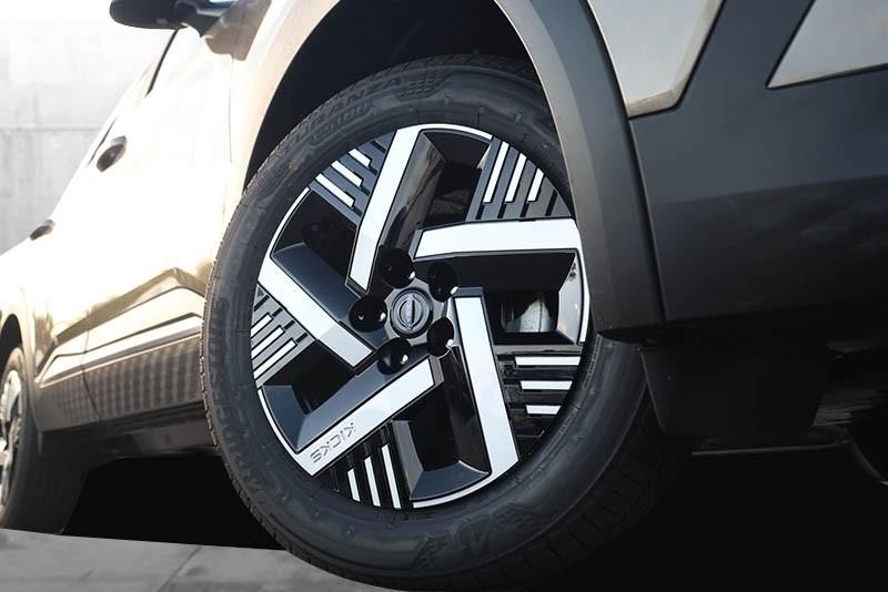 Nissan Kicks Vehicle Image 03