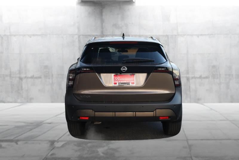 Nissan Kicks Vehicle Image 06