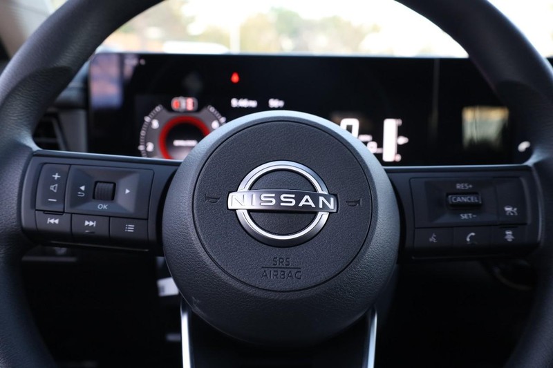 Nissan Kicks Vehicle Image 09