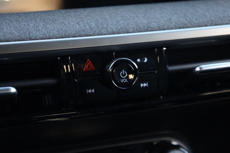 Nissan Kicks Vehicle Image 13