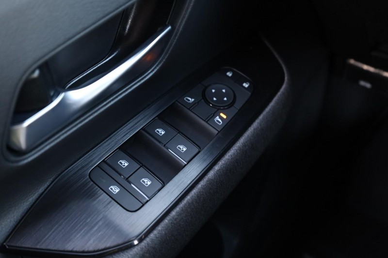 Nissan Kicks Vehicle Image 18