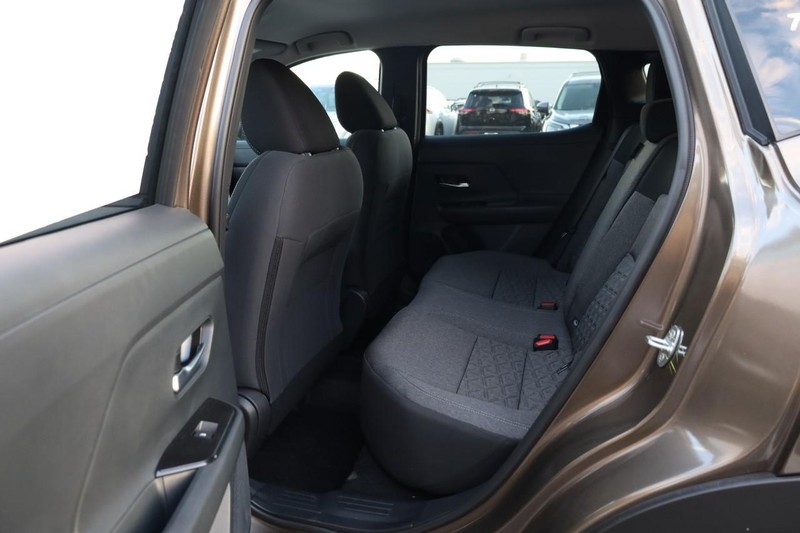 Nissan Kicks Vehicle Image 21