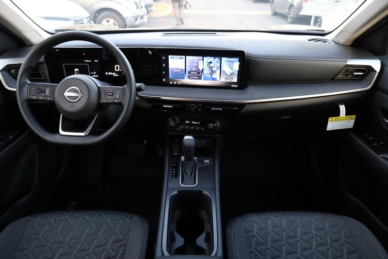 Nissan Kicks Vehicle Image 22