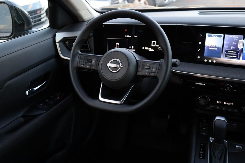 Nissan Kicks Vehicle Image 23
