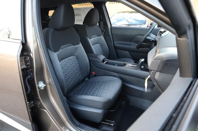 Nissan Kicks Vehicle Image 24