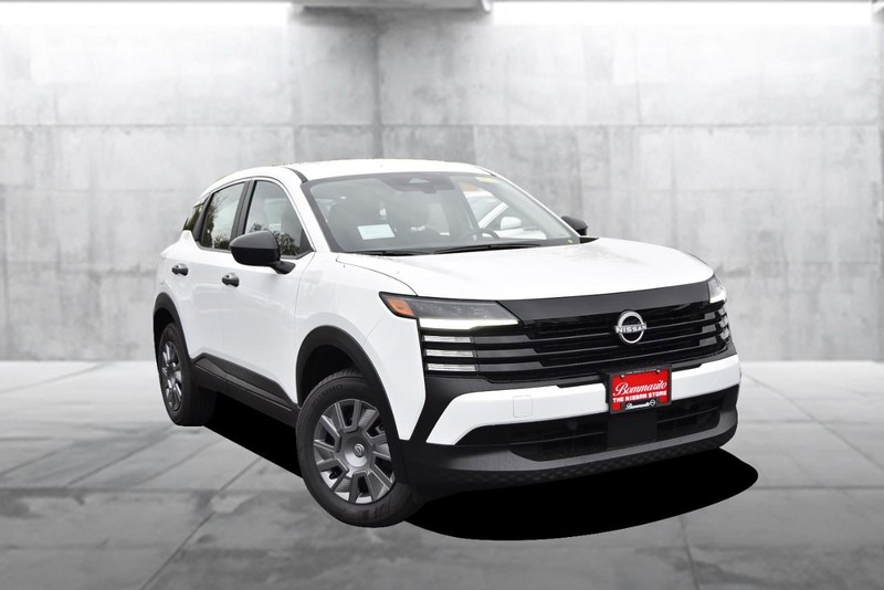 Nissan Kicks Vehicle Image 02