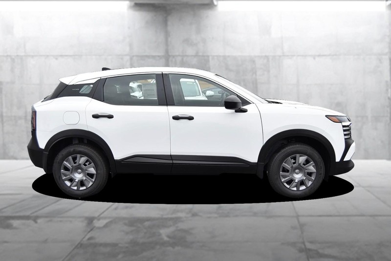 Nissan Kicks Vehicle Image 26