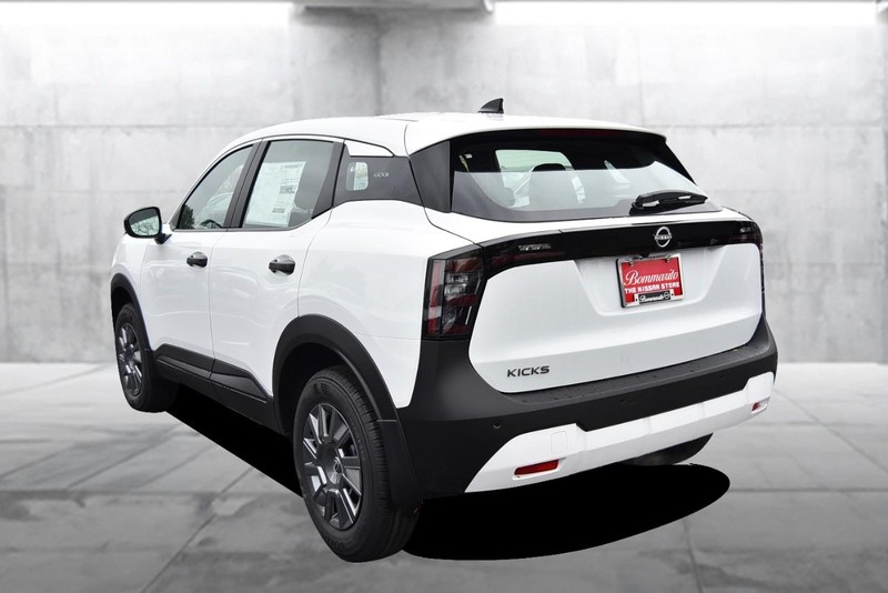 Nissan Kicks Vehicle Image 28