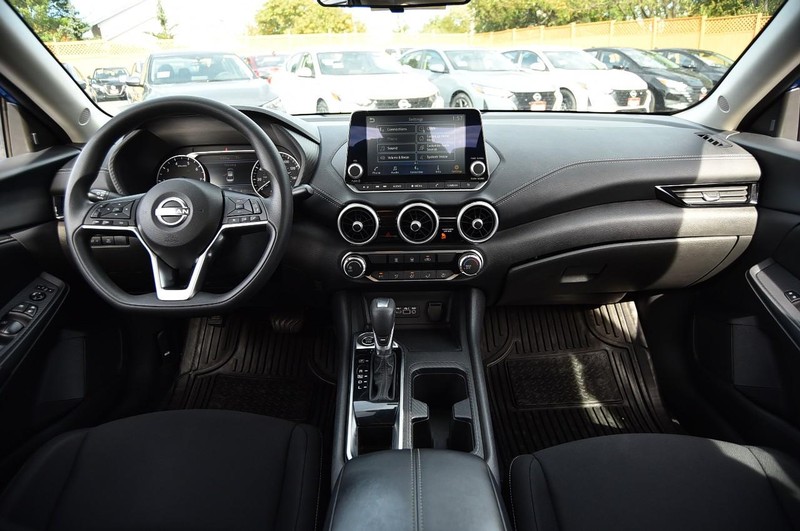 Nissan Sentra Vehicle Image 08