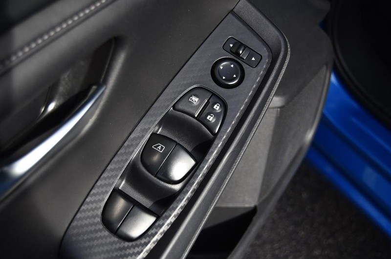 Nissan Sentra Vehicle Image 09