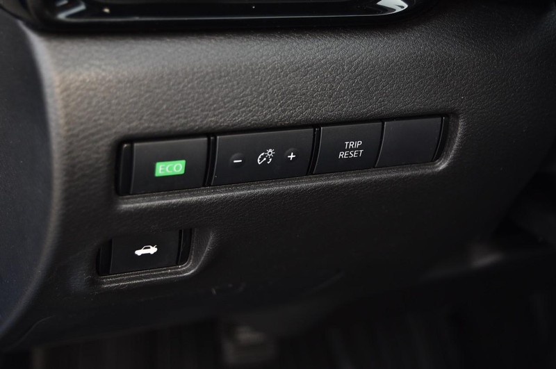 Nissan Sentra Vehicle Image 11