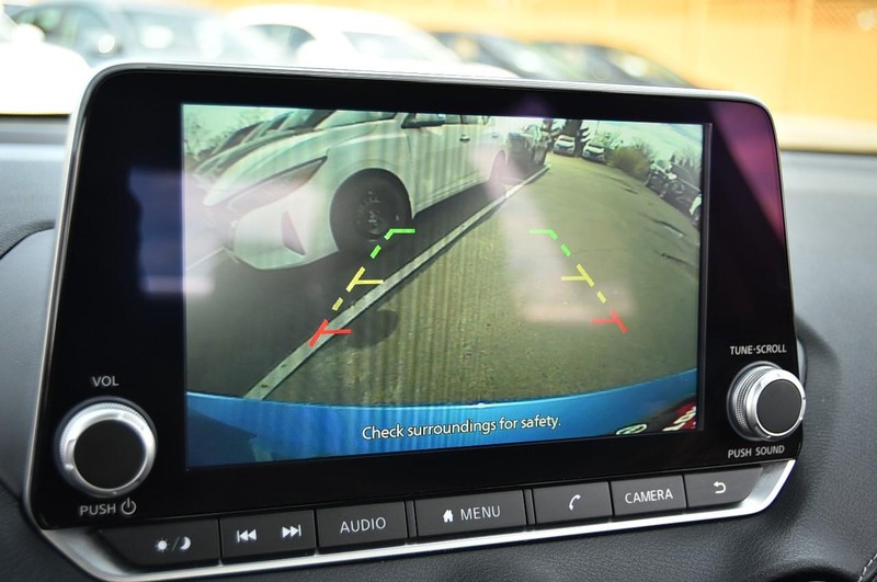 Nissan Sentra Vehicle Image 13