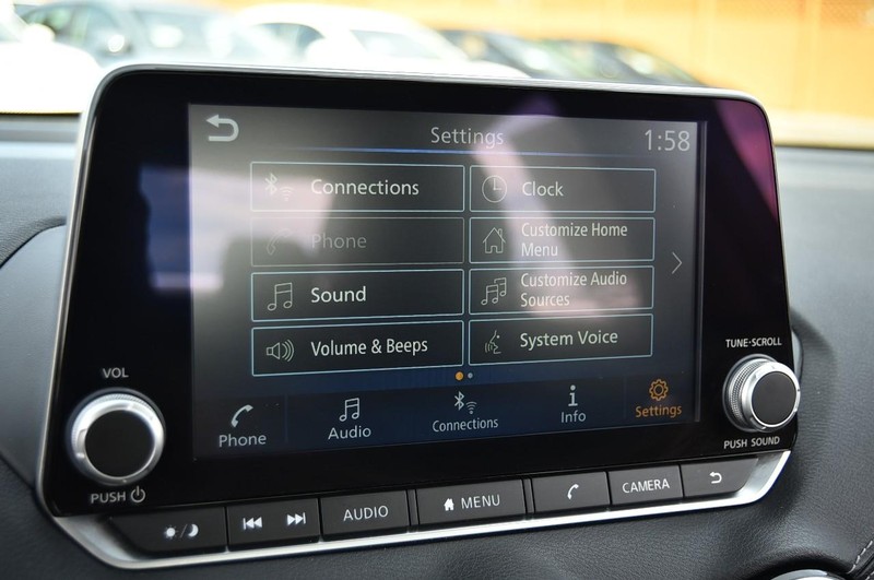 Nissan Sentra Vehicle Image 14