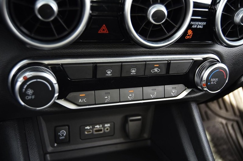 Nissan Sentra Vehicle Image 15