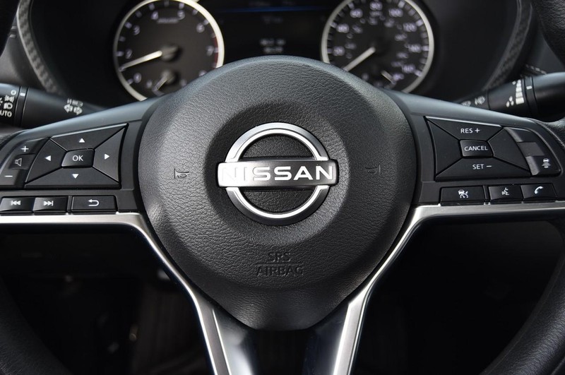 Nissan Sentra Vehicle Image 18