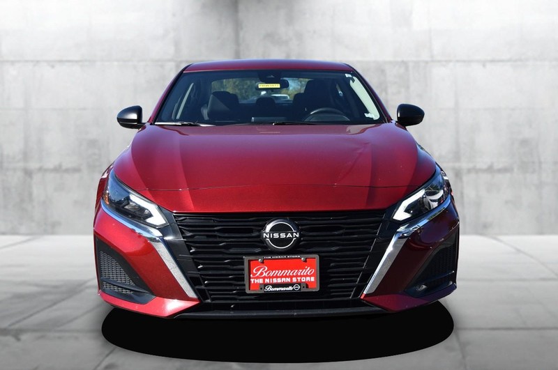 Nissan Altima Vehicle Image 04