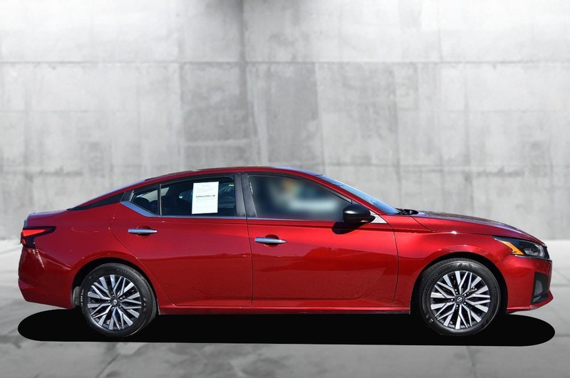 Nissan Altima Vehicle Image 05