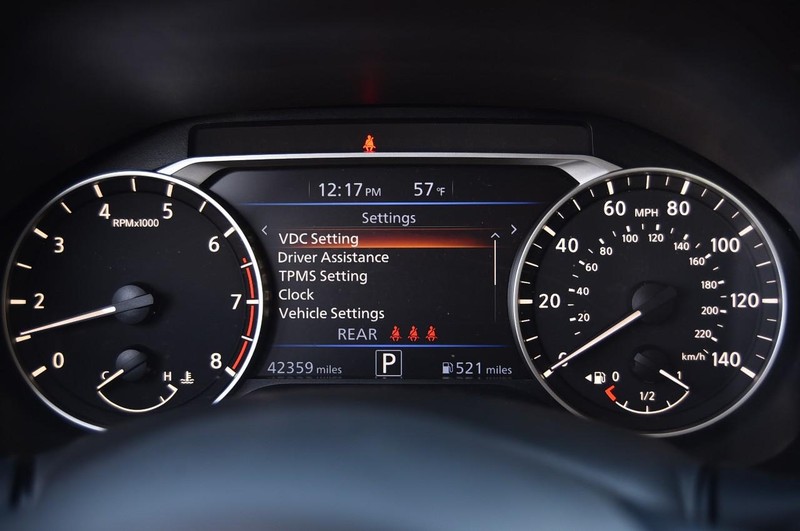 Nissan Altima Vehicle Image 12