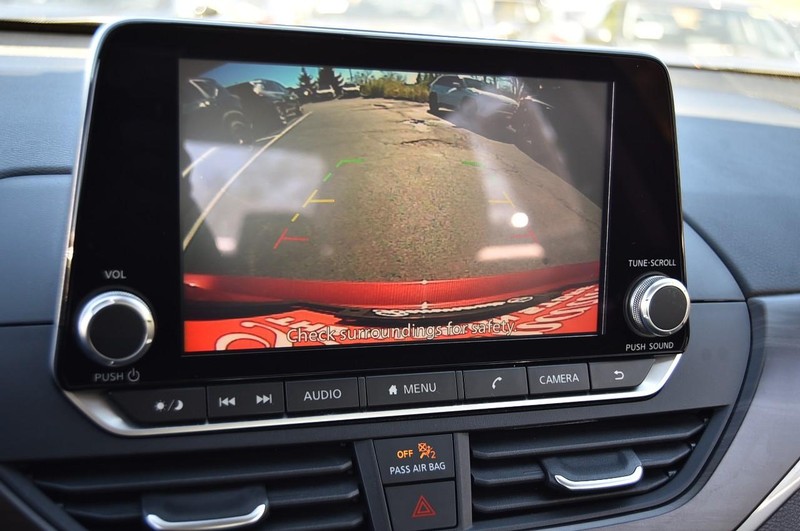 Nissan Altima Vehicle Image 13