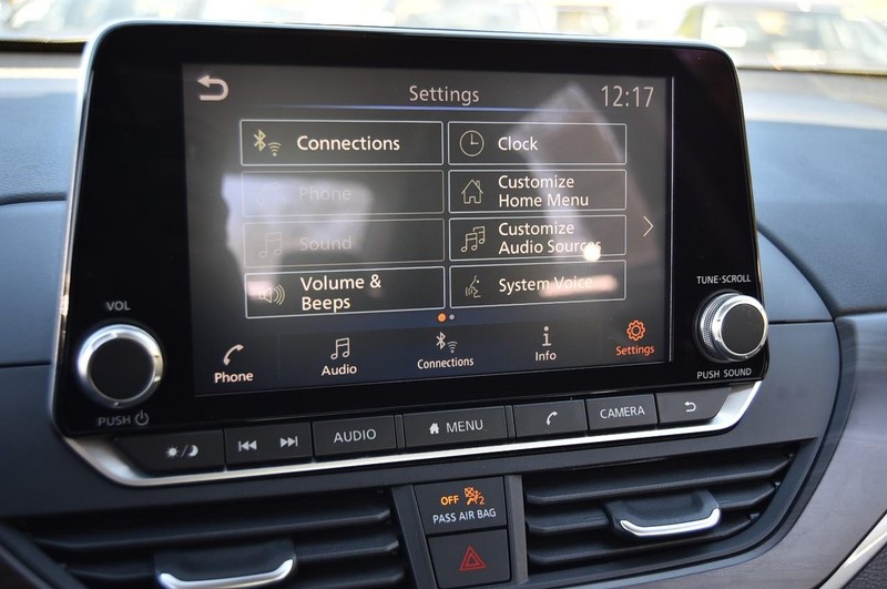 Nissan Altima Vehicle Image 14