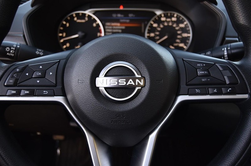 Nissan Altima Vehicle Image 18