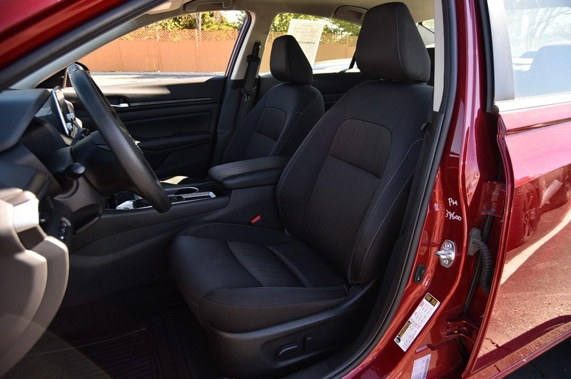 Nissan Altima Vehicle Image 19