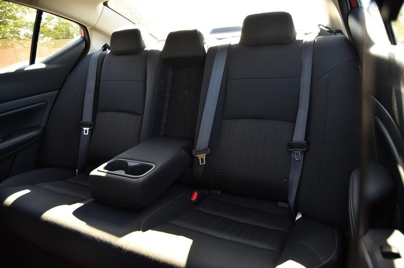 Nissan Altima Vehicle Image 21