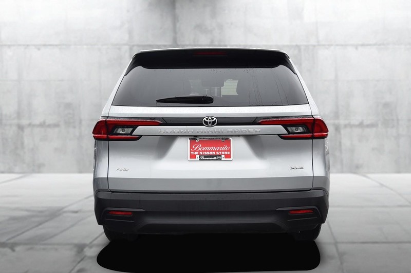 Toyota Grand Highlander Vehicle Image 06